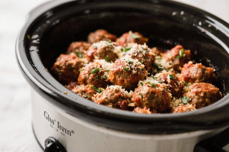Flavorful Garlic Parmesan Meatballs in the Crockpot – Easy, Comforting, and Crowd-Pleasing